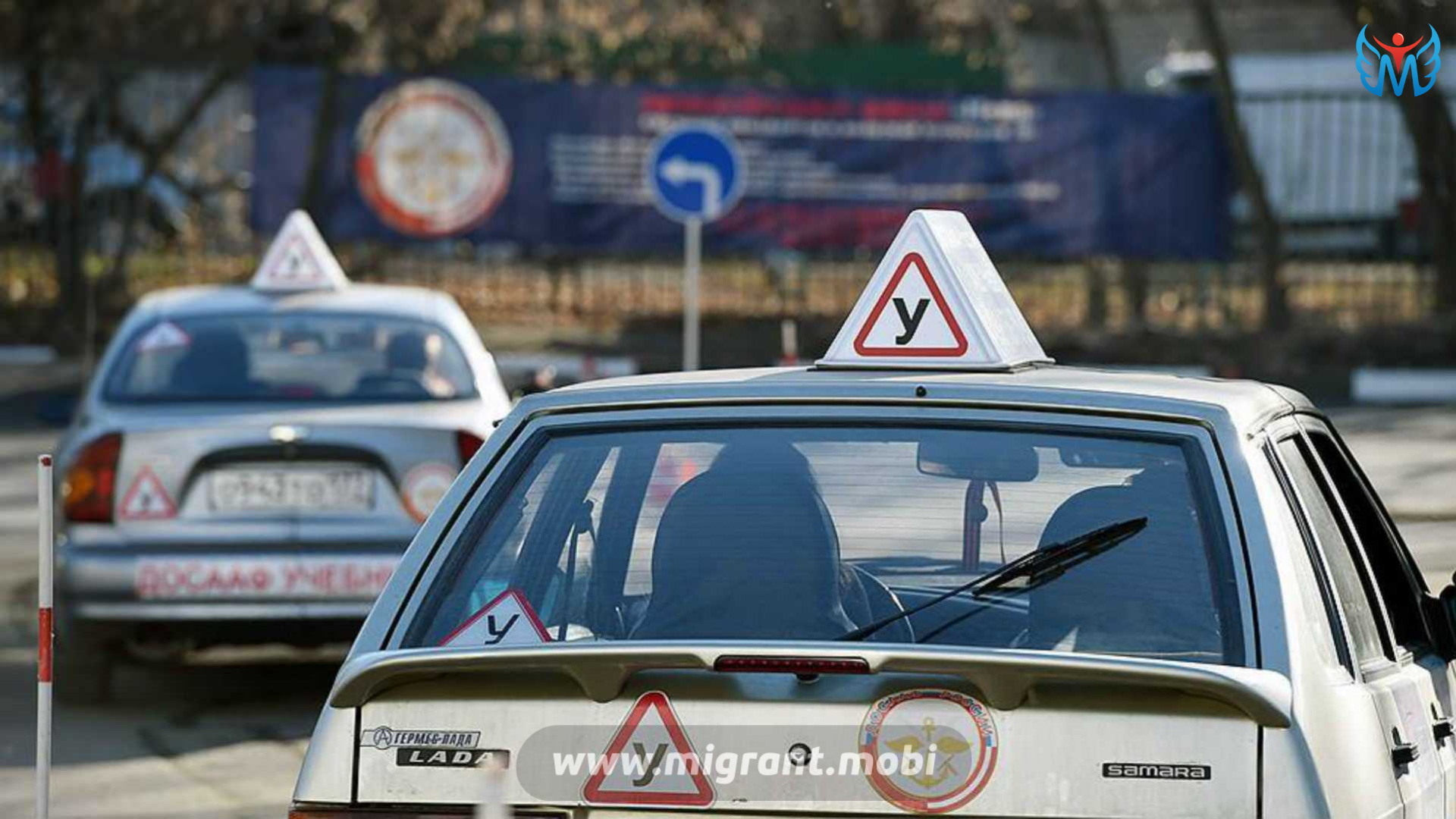 Экзамен в гаи вождение. Экзамен в автошколе. Учебная машина экзамен. Сдача экзамена на права. Учебная машина в городе.