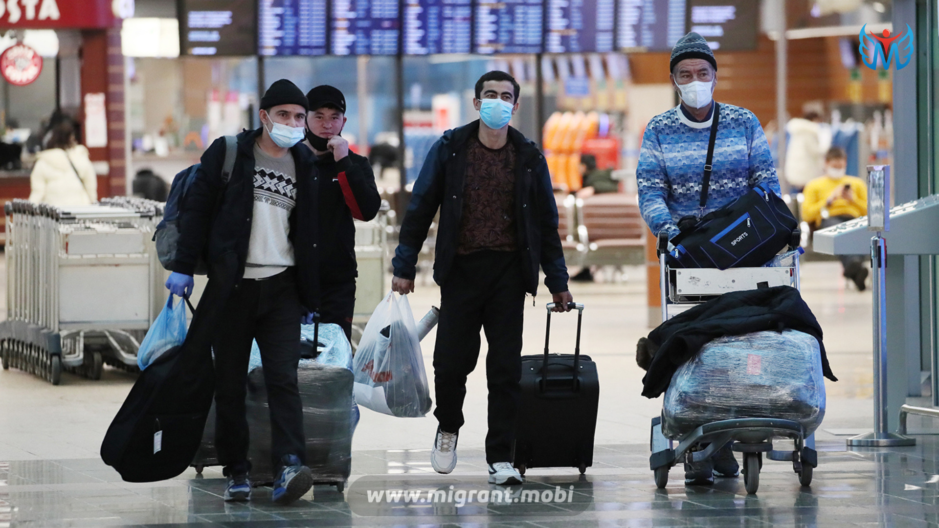 Иностранцы уехали. Мигранты в аэропорту. Трудовые мигранты в аэропорту. Мигранты в аэропортах Москвы. Узбеки в аэропорту.